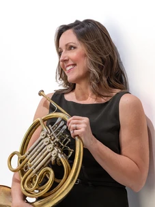 Caroline Kinsey, Horn